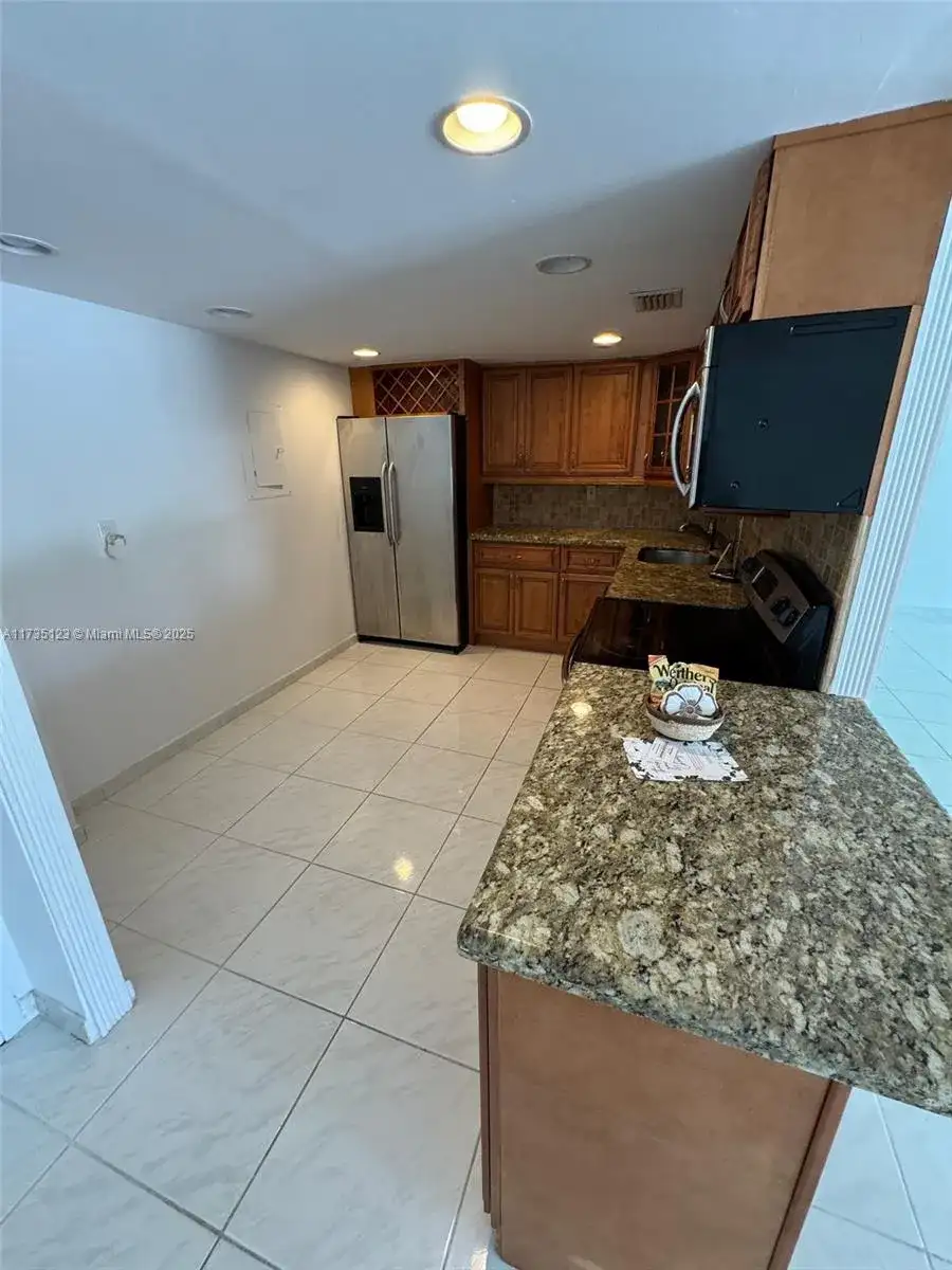 1420 Brickell Bay Dr, Miami FL 33131 photo 5