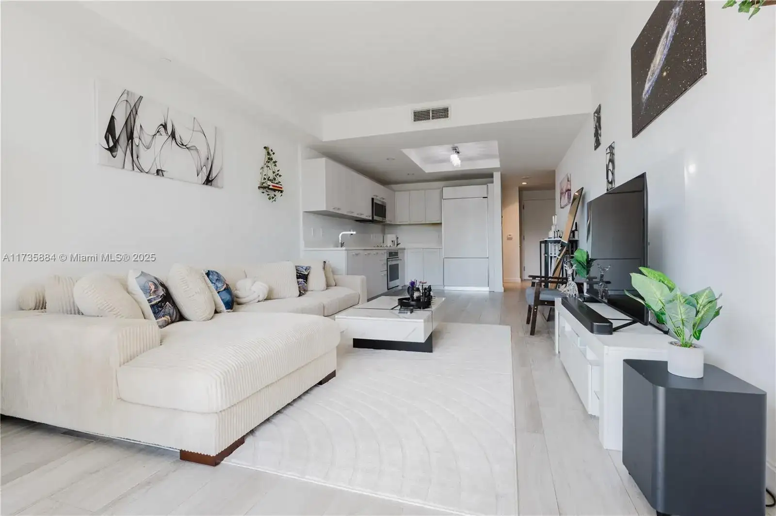 55 SW 9th St # 3005, Miami FL 33130 photo 2