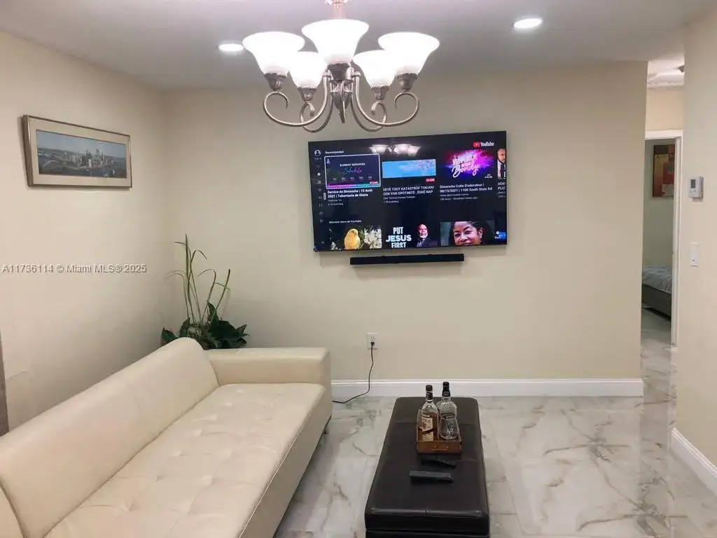 457 NE 140th St # 1, North Miami FL 33161 photo 2
