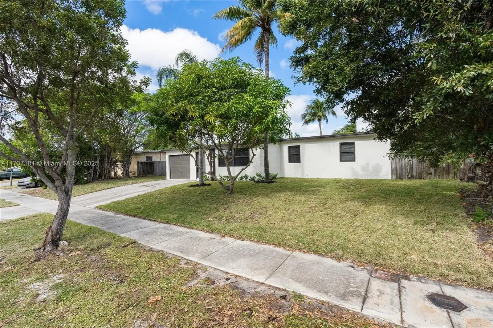 1411 NE 41st Ct, Pompano Beach FL 33064 photo 2
