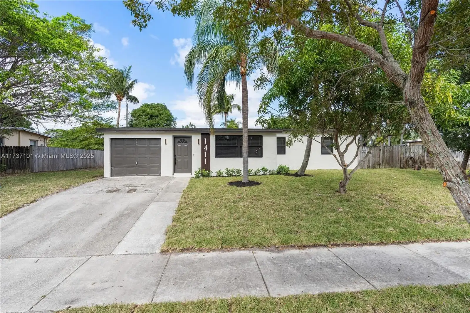 1411 NE 41st Ct, Pompano Beach FL 33064 photo 3