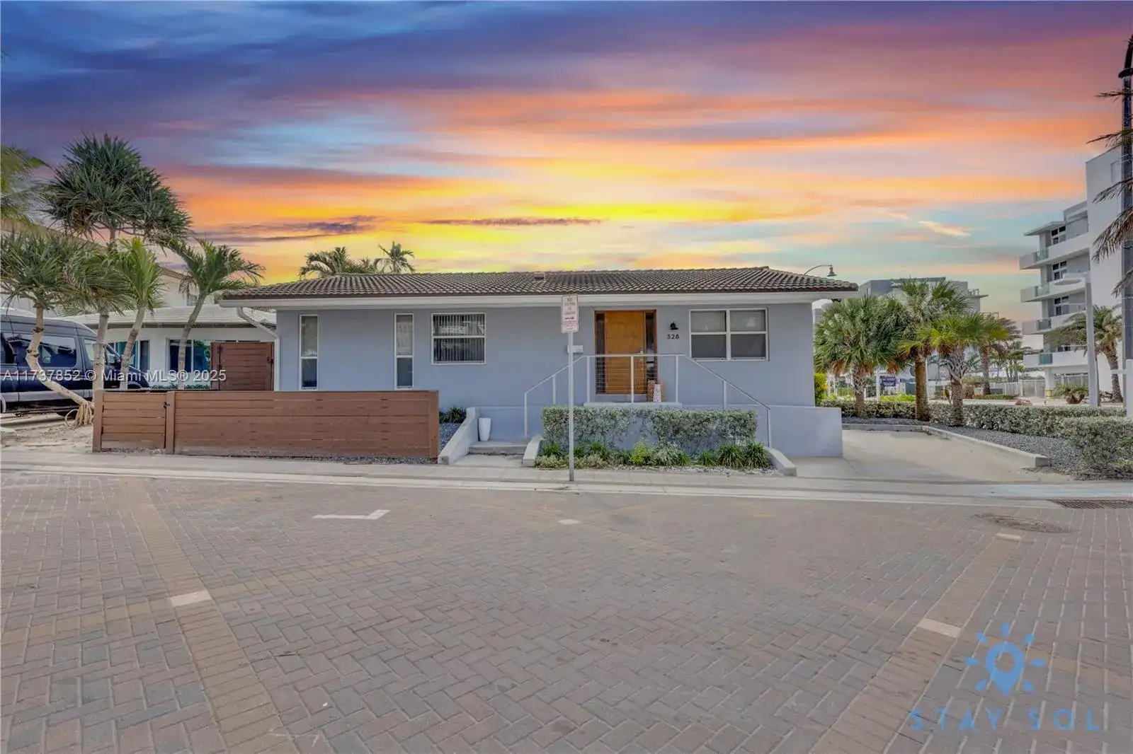 328 Missouri St, Hollywood FL 33019 photo 5