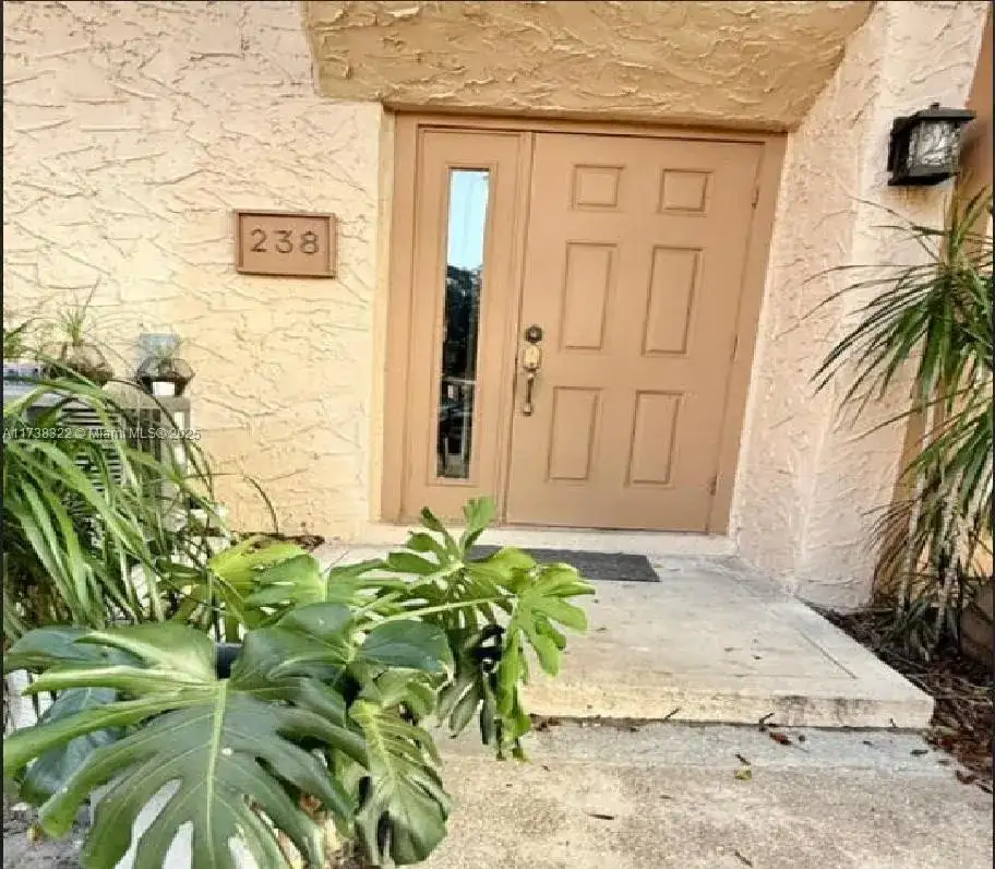 238 Wimbledon Lake Dr # 238, Plantation FL 33324 photo 4