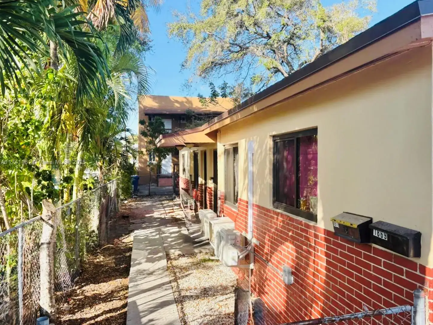 1869 NW Flagler Ter, Miami FL 33125 photo 2