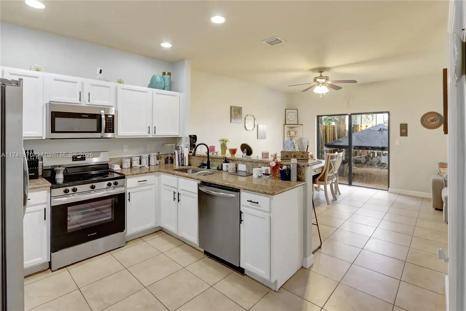 338 NE 37th Ave, Homestead FL 33033 photo 4