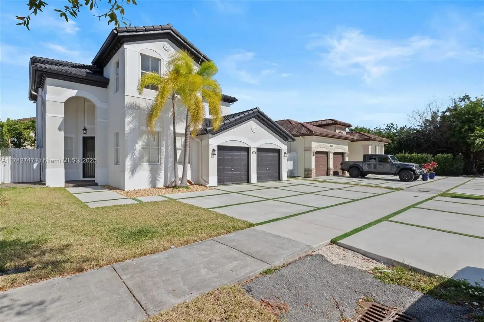 8851 NW 181st St, Hialeah FL 33018 photo 2