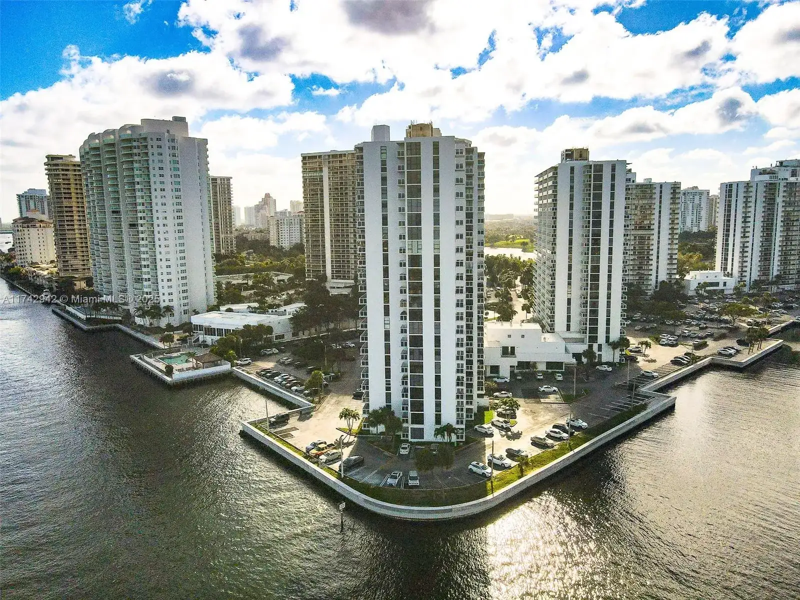 20515 E Country Club Dr # 849, Aventura FL 33180 photo 3