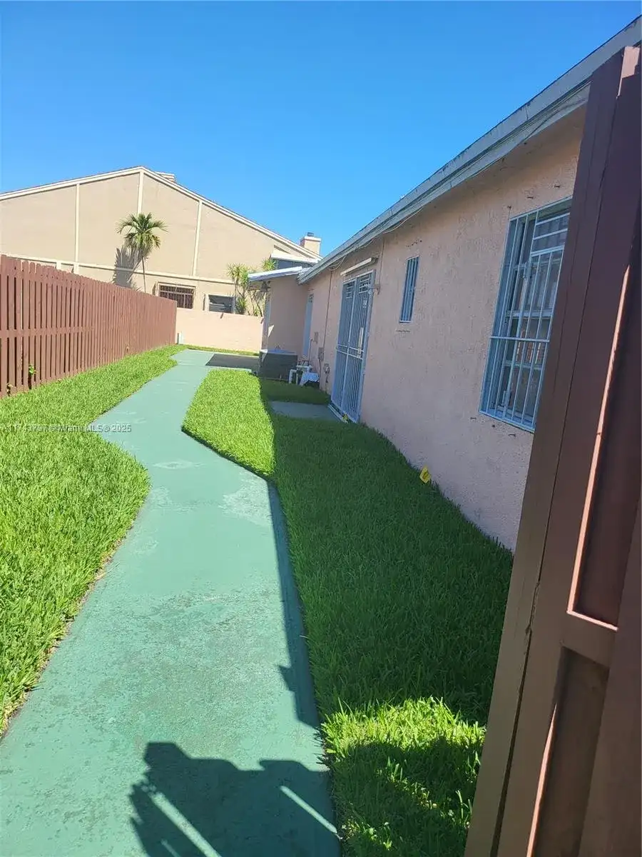 6771 NW 199th Ter, Hialeah FL 33015 photo 2