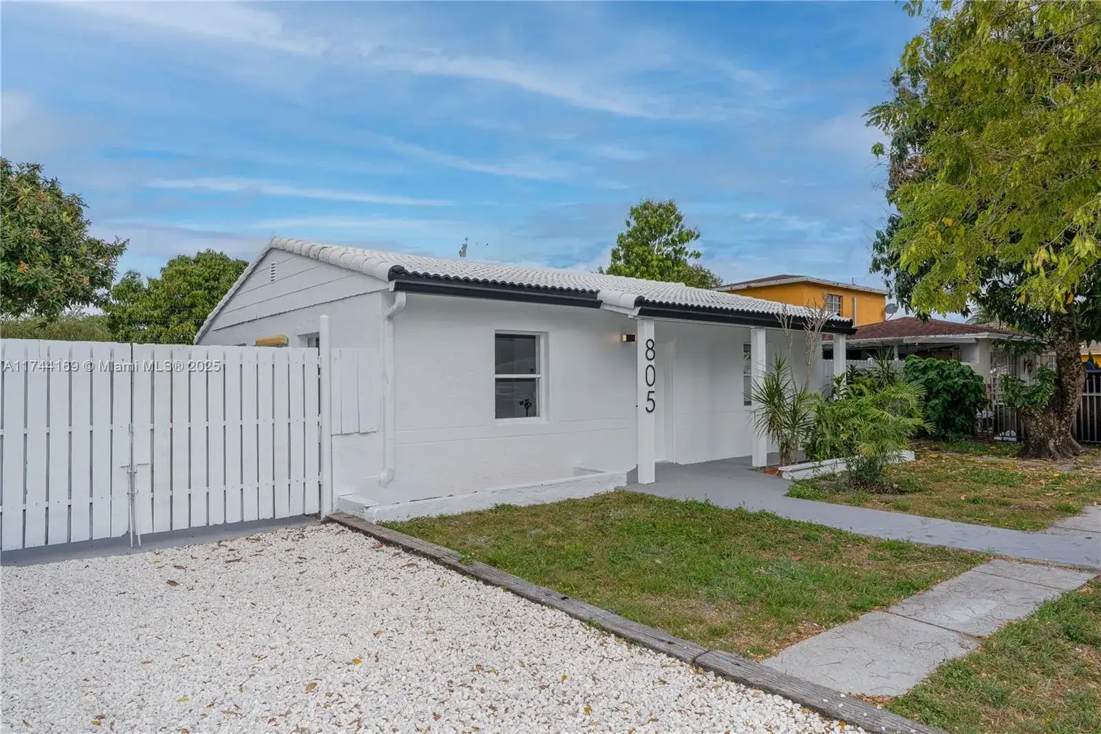805 Sultan Ave, Opa-Locka FL 33054 photo 2