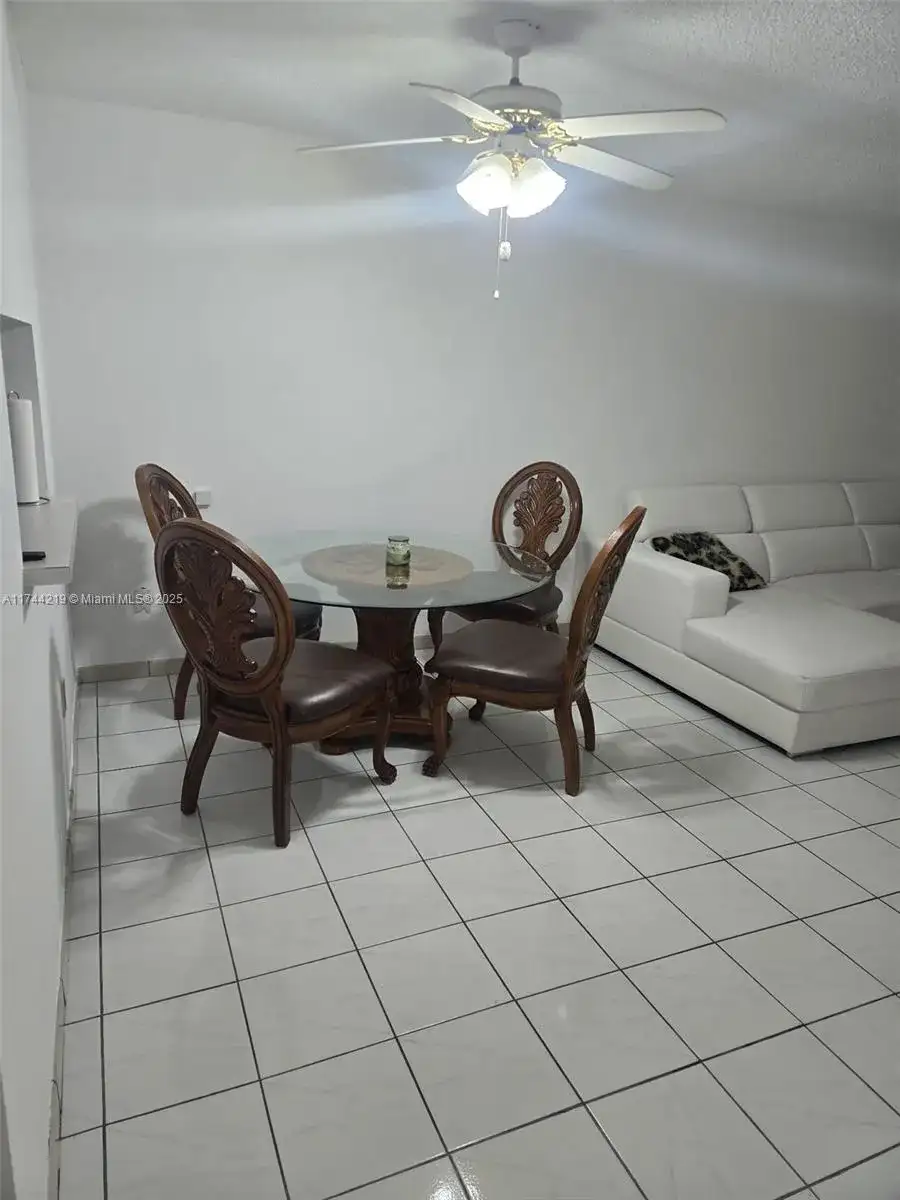 5201 NW 7th St # 403, Miami FL 33126 photo 4