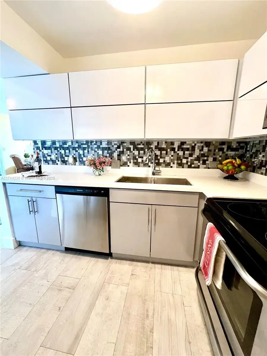 3625 N Country Club Dr # 404, Aventura FL 33180 photo 2