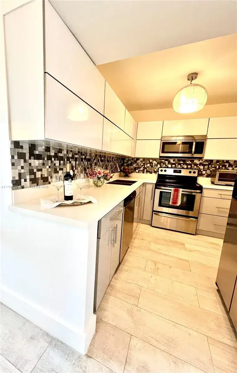 3625 N Country Club Dr # 404, Aventura FL 33180 photo 3
