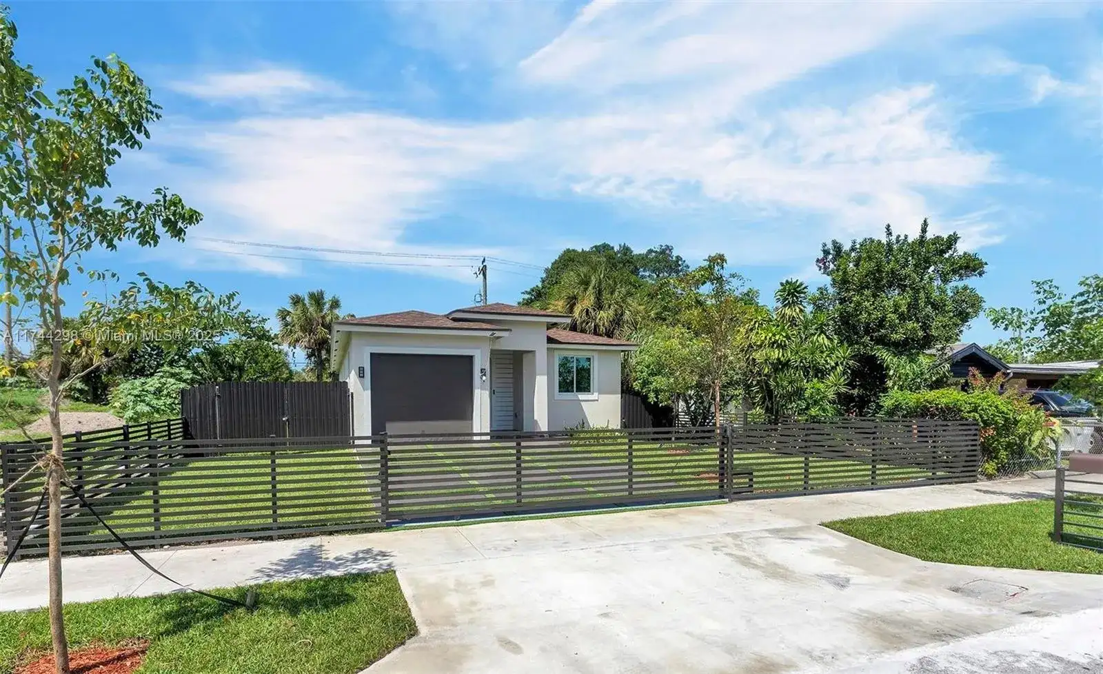 2761 NW 5th St, Pompano Beach FL 33069 photo 2