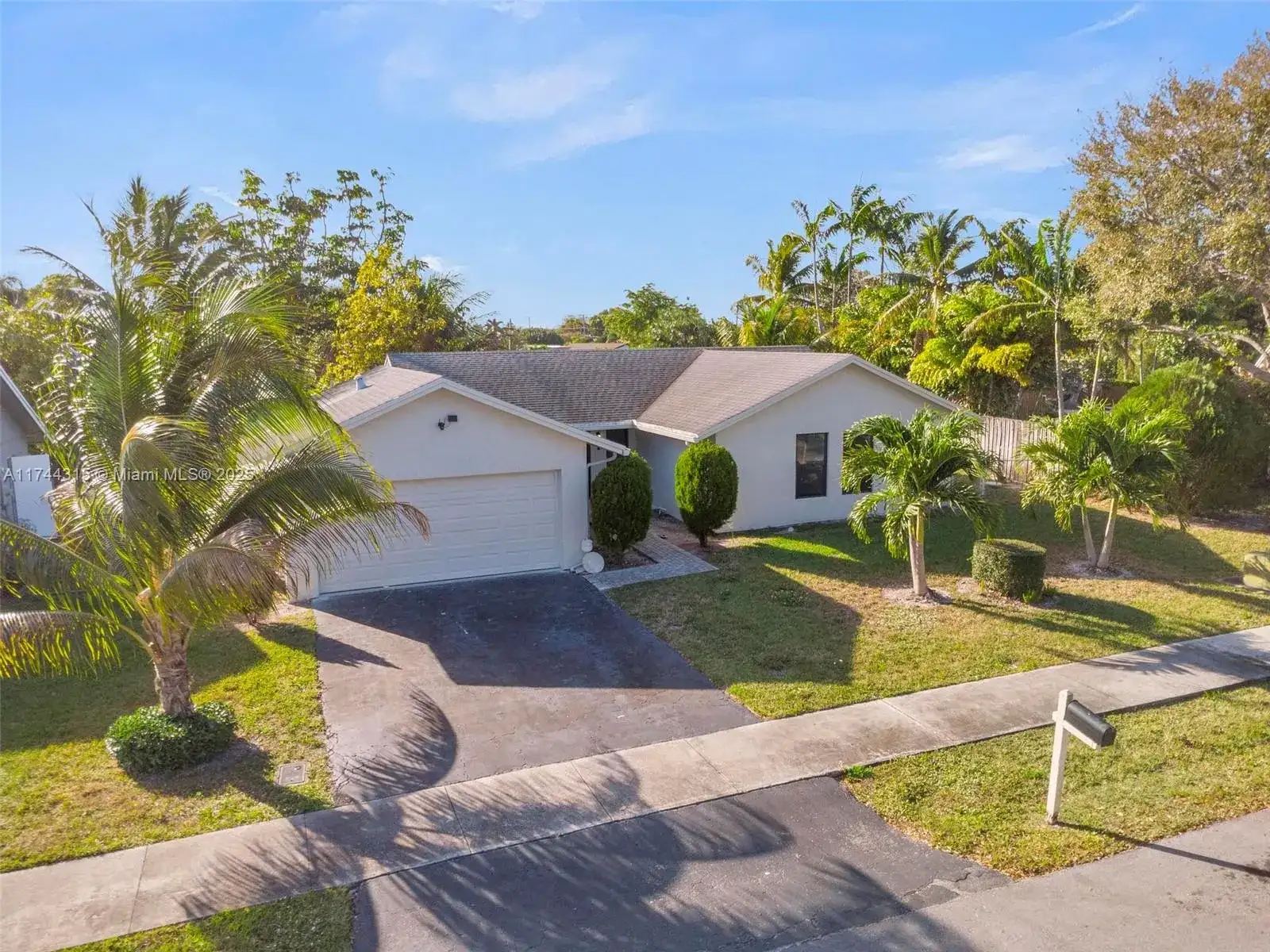 4299 NW 18th Ter, Oakland Park FL 33309 photo 3