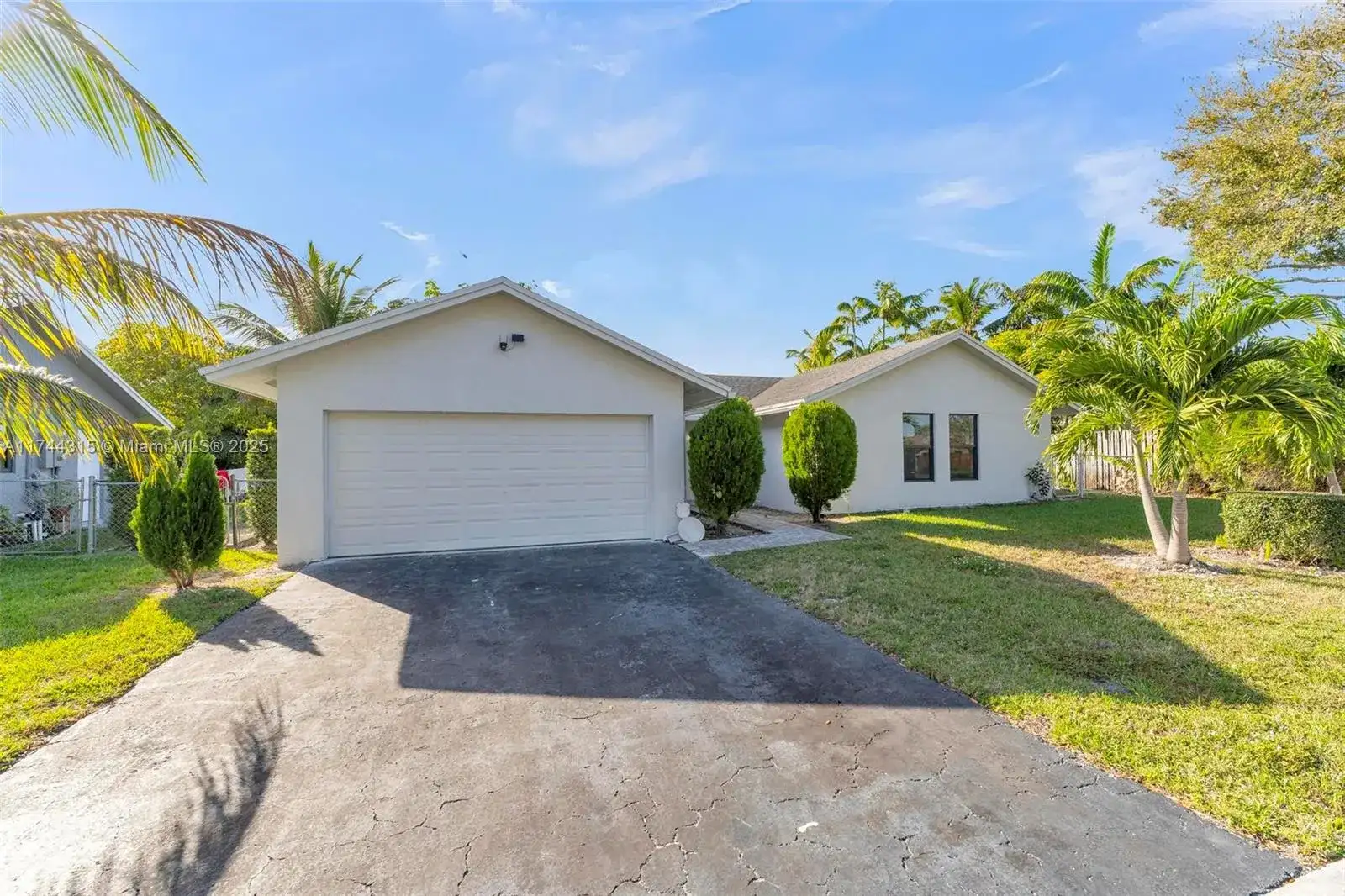 4299 NW 18th Ter, Oakland Park FL 33309 photo 4