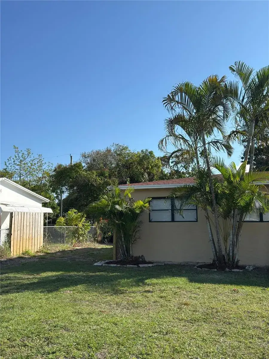 738 Evergreen Dr, Lake Park FL 33403 photo 5