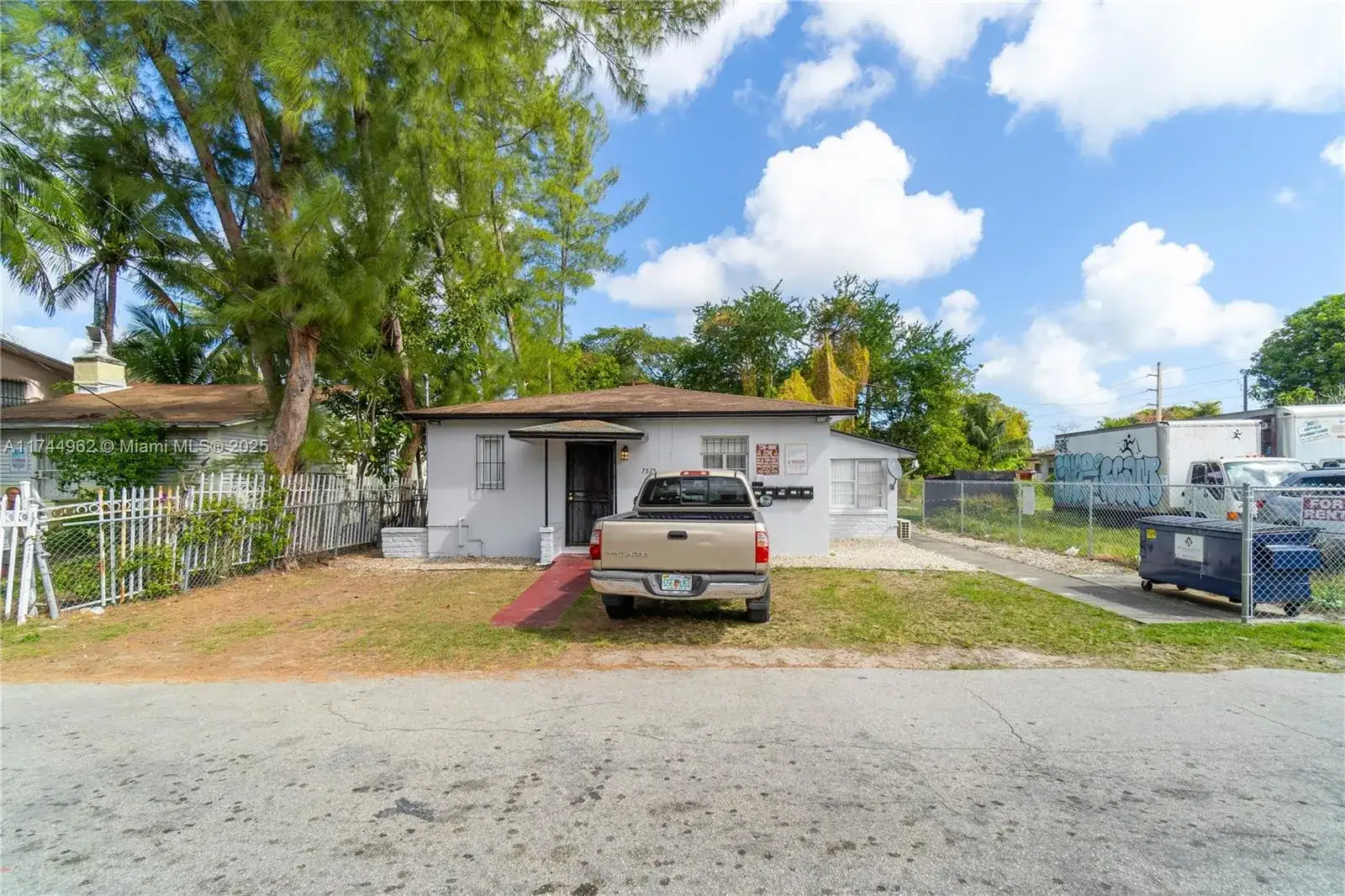 7525 NE Miami Ct, Miami FL 33138 photo 2