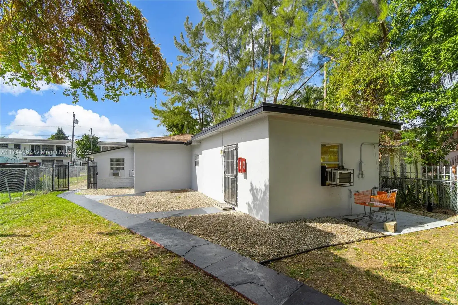 7525 NE Miami Ct, Miami FL 33138 photo 5