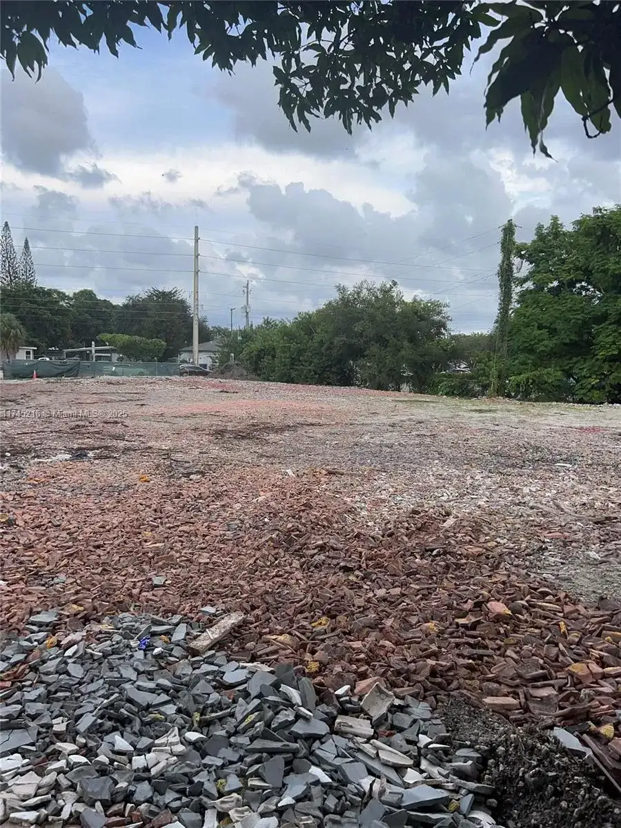 147 NW 31st Ave, Lauderhill FL 33311 photo 2