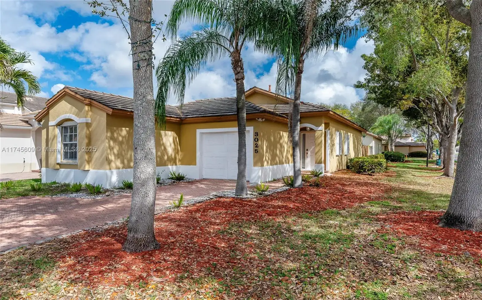 3025 NW 99th Pl, Doral FL 33172 photo 2