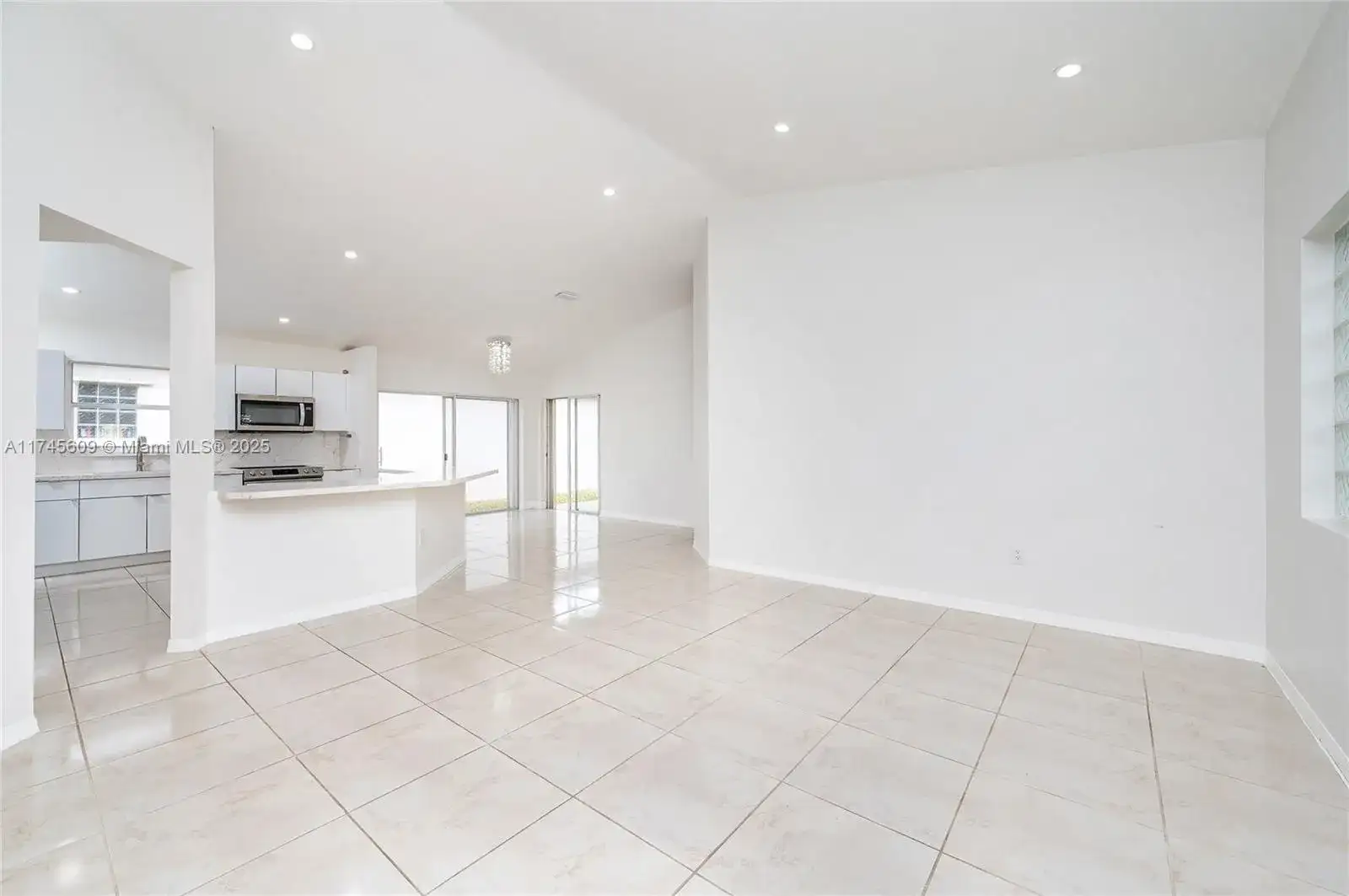 3025 NW 99th Pl, Doral FL 33172 photo 3