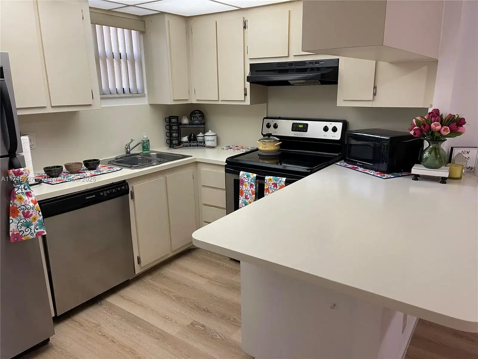 8290 Lake Dr # 223, Doral FL 33166 photo 2