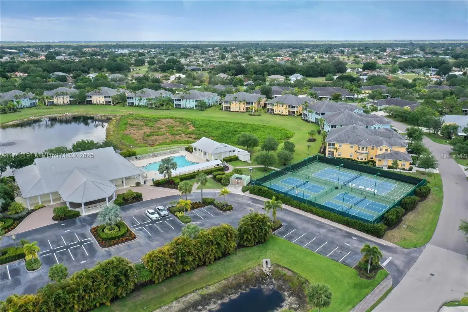 2121 Heron Lake DR # 204, Punta Gorda FL 33983 photo 2