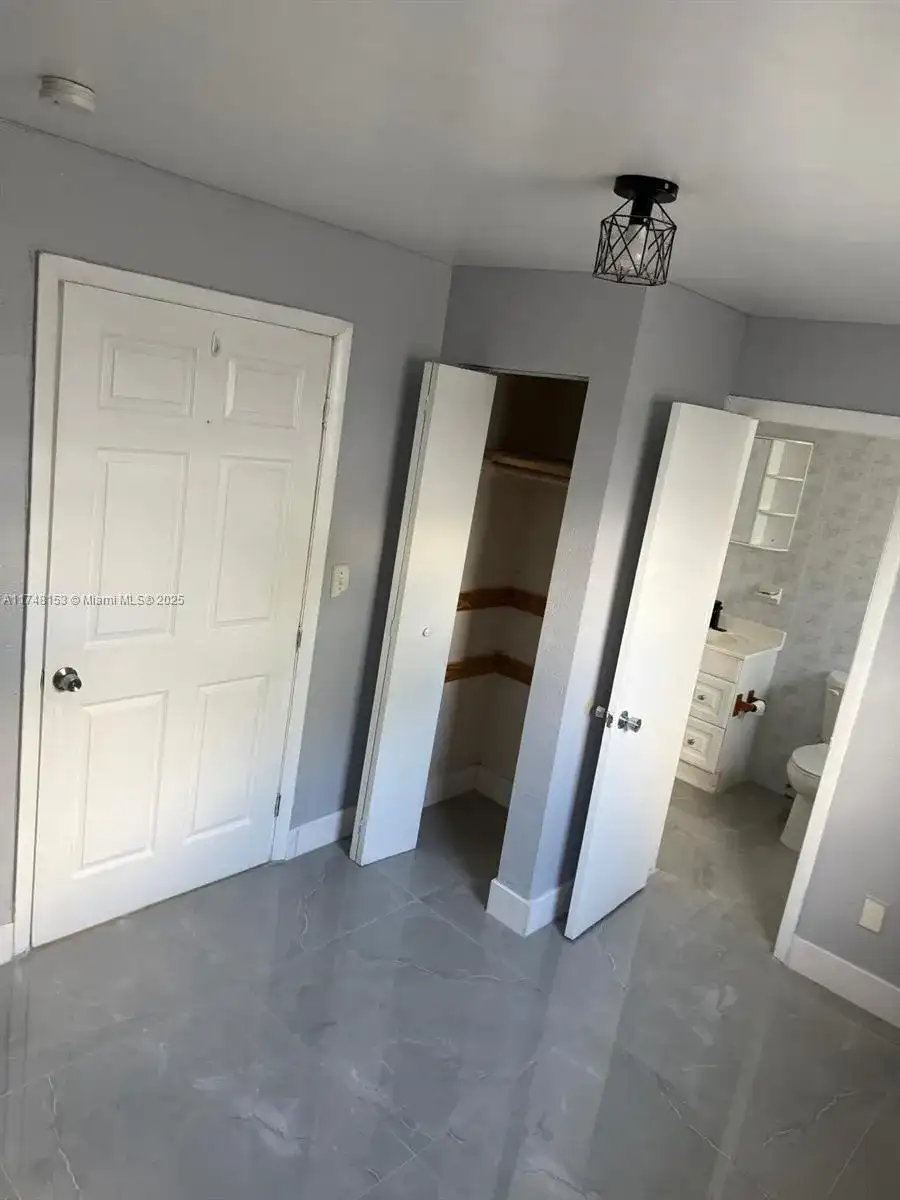 5641 SW 39th St, West Park FL 33023 photo 4