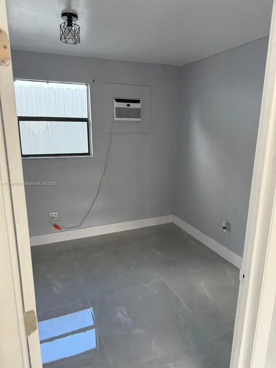 5641 SW 39th St, West Park FL 33023 photo 5