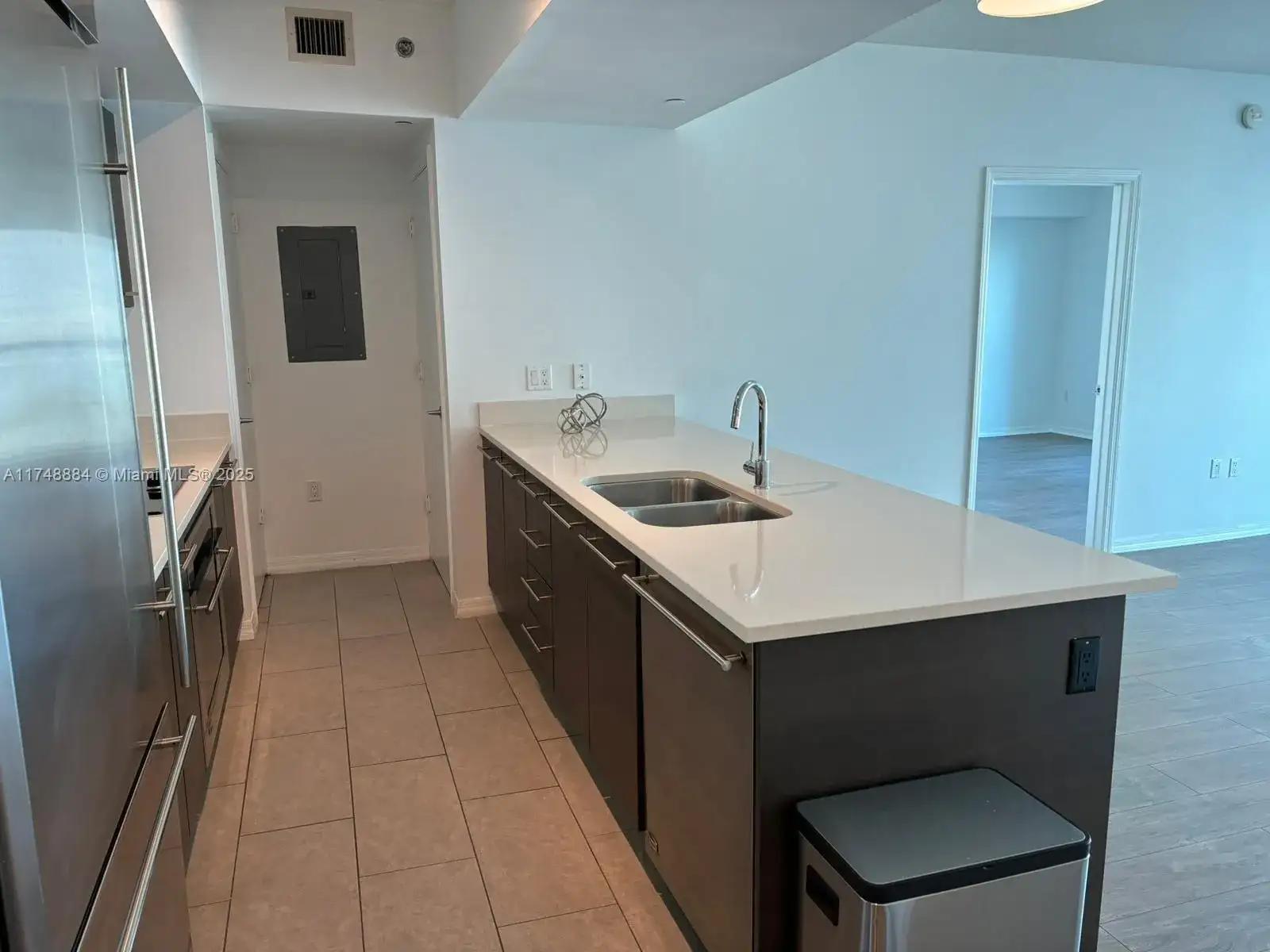 55 SE 6th St # 2005, Miami FL 33131 photo 3