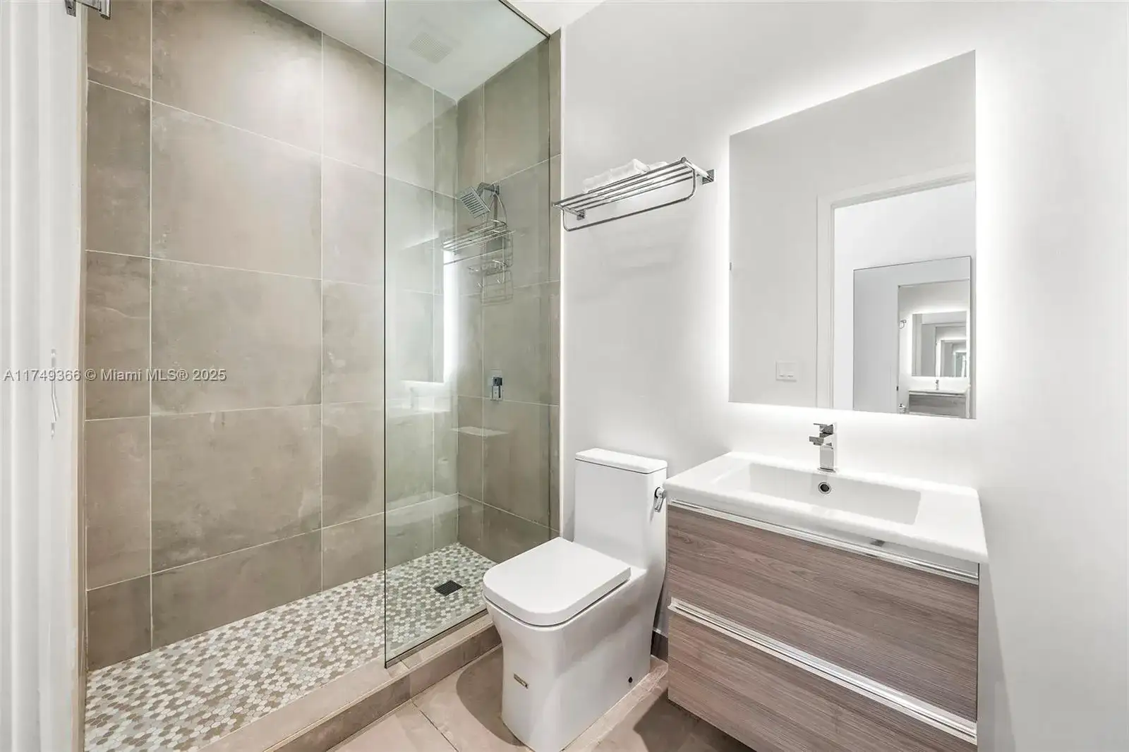 229 SW 9th St # 208, Miami FL 33130 photo 3