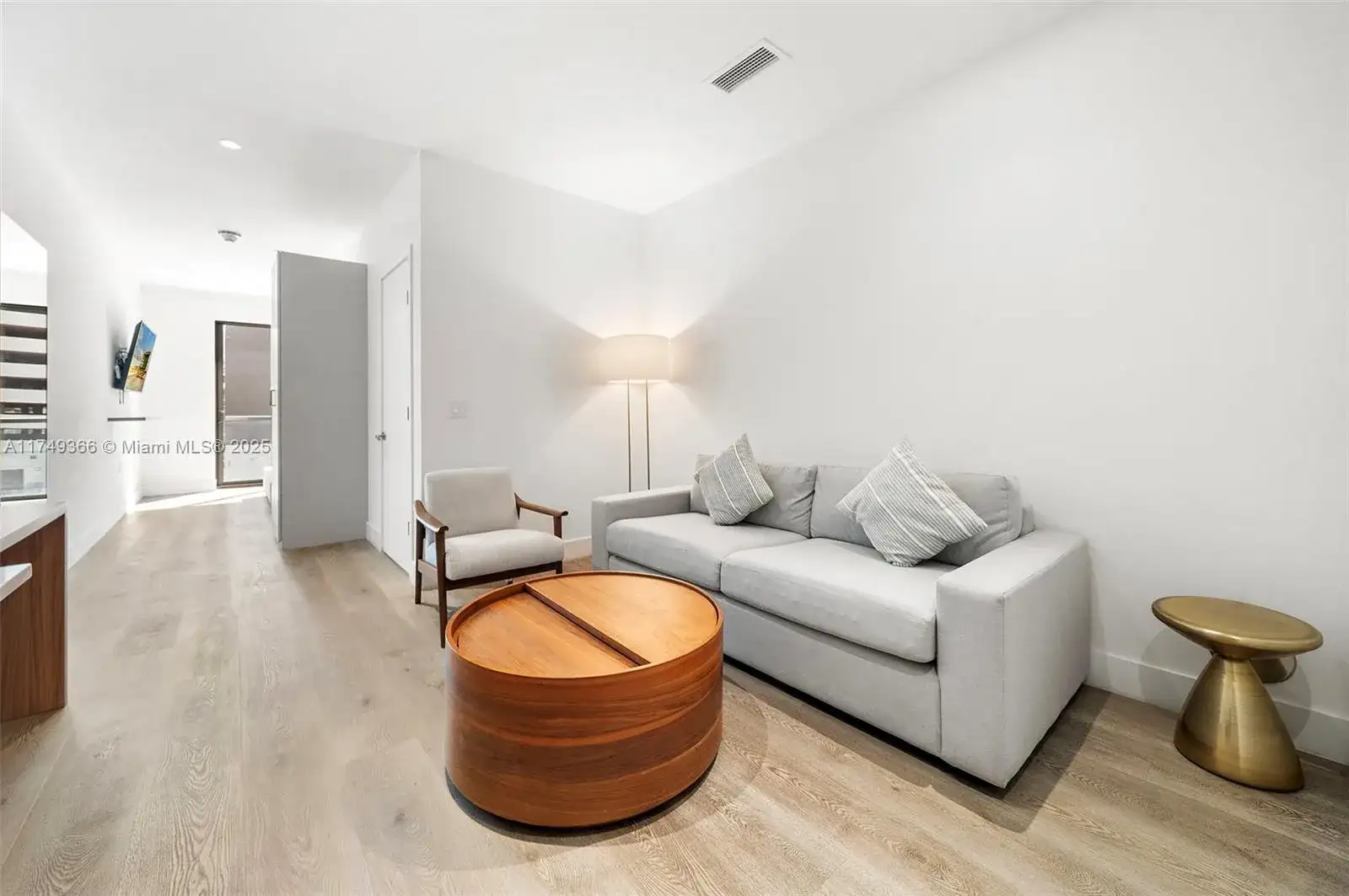 229 SW 9th St # 208, Miami FL 33130 photo 4