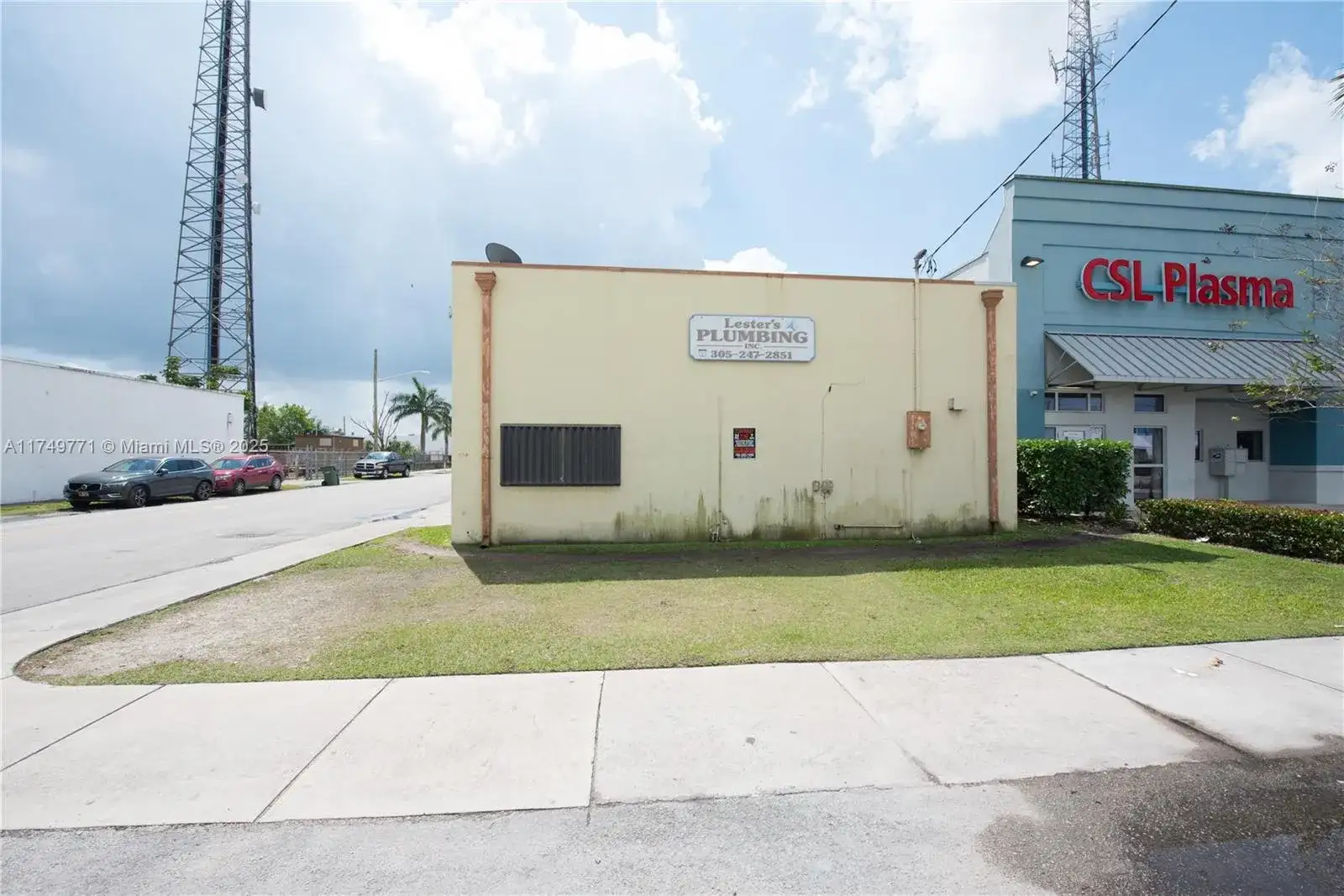 504 W Mowry Dr, Homestead FL 33030 photo 2