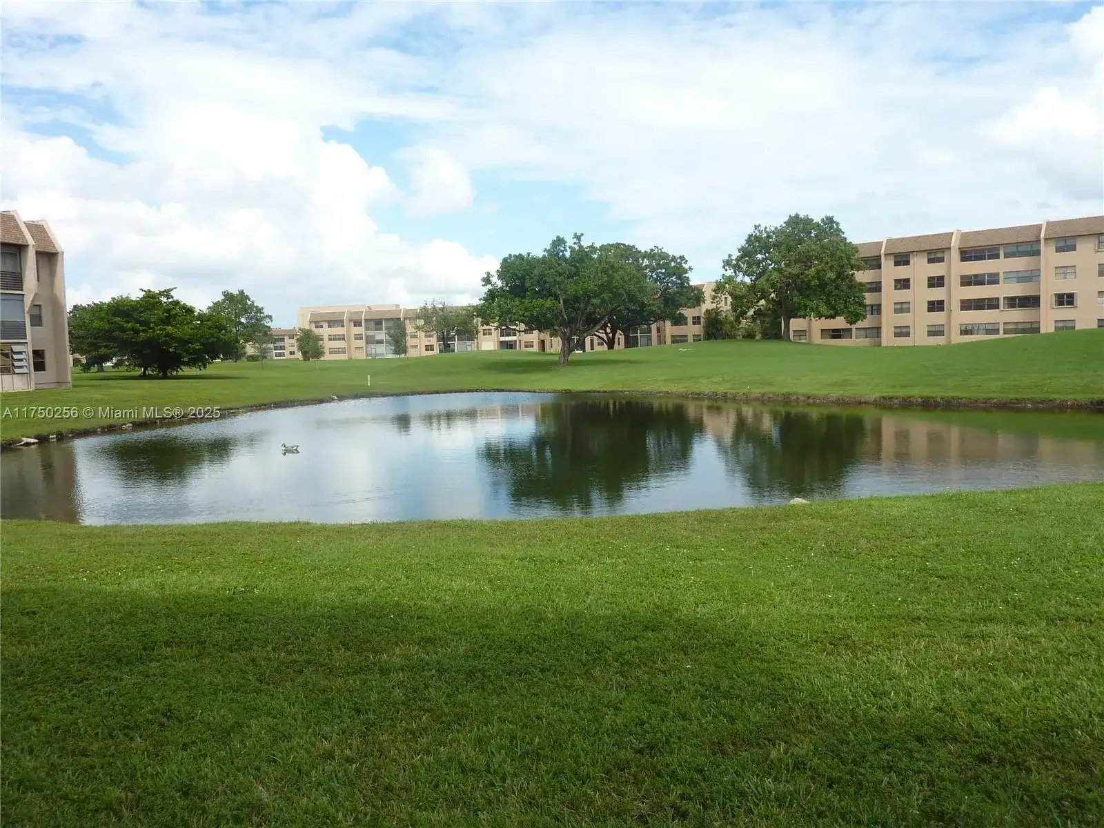 10123 Sunrise Lakes Blvd # 104, Sunrise FL 33322 photo 2