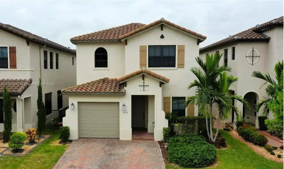 9776 W 34th Ave, Hialeah FL 33018 photo 2