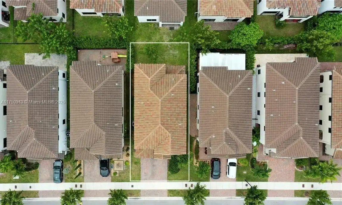 9776 W 34th Ave, Hialeah FL 33018 photo 3
