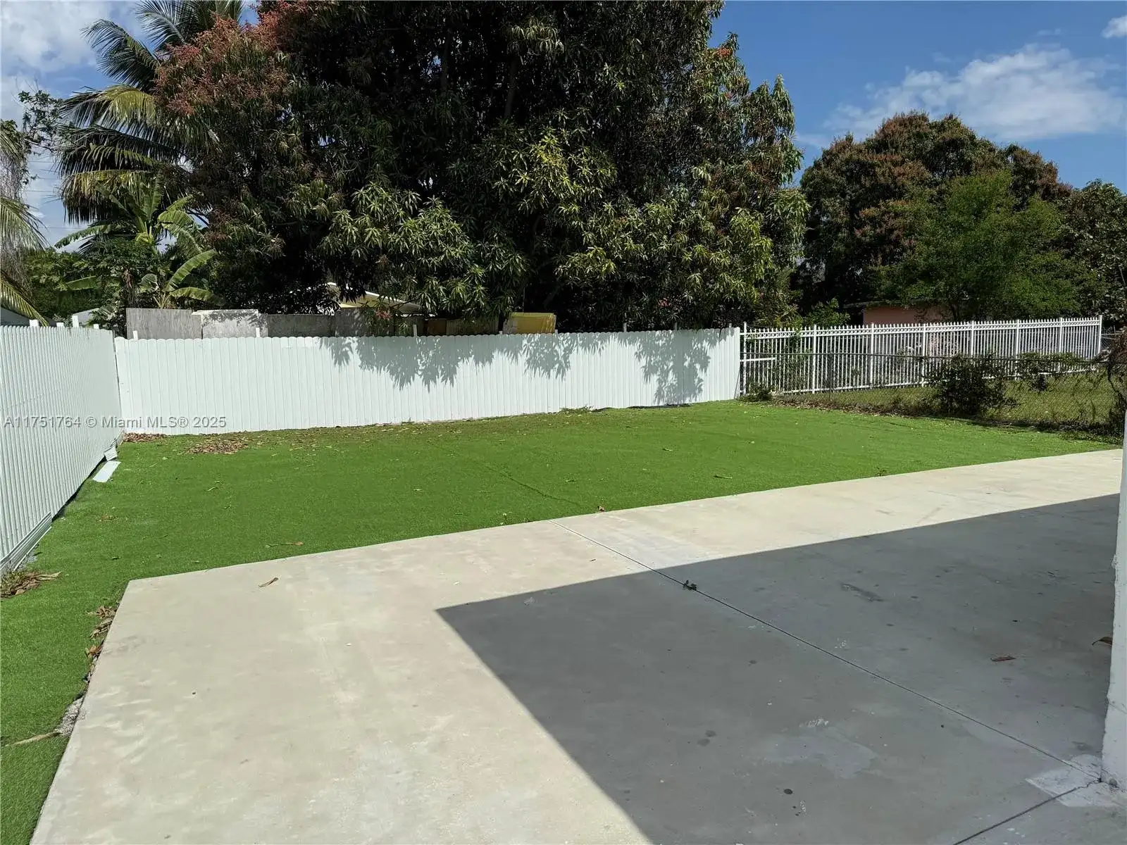 2151 NW 59th St, Miami FL 33142 photo 3