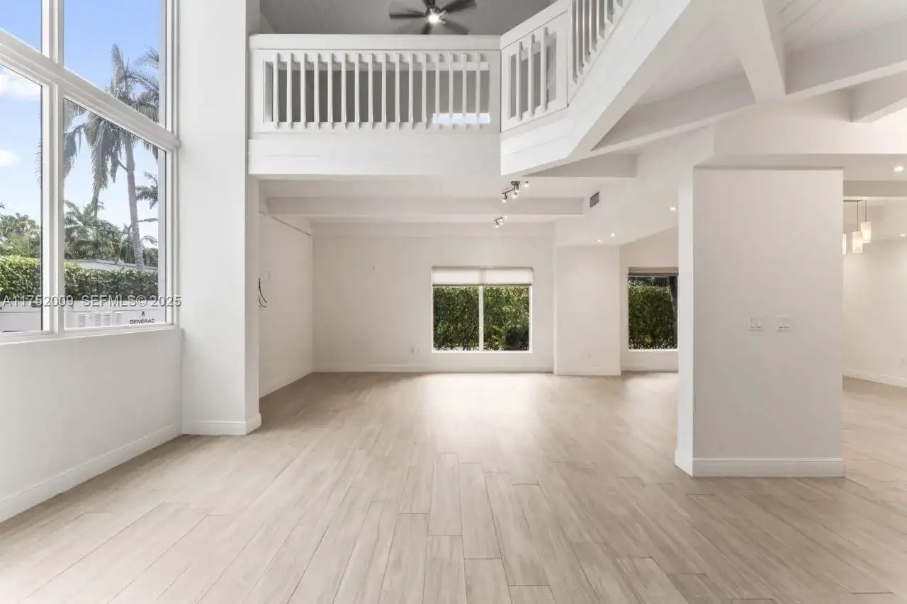 20205 W Oak Haven Cir, Miami FL 33179 photo 5