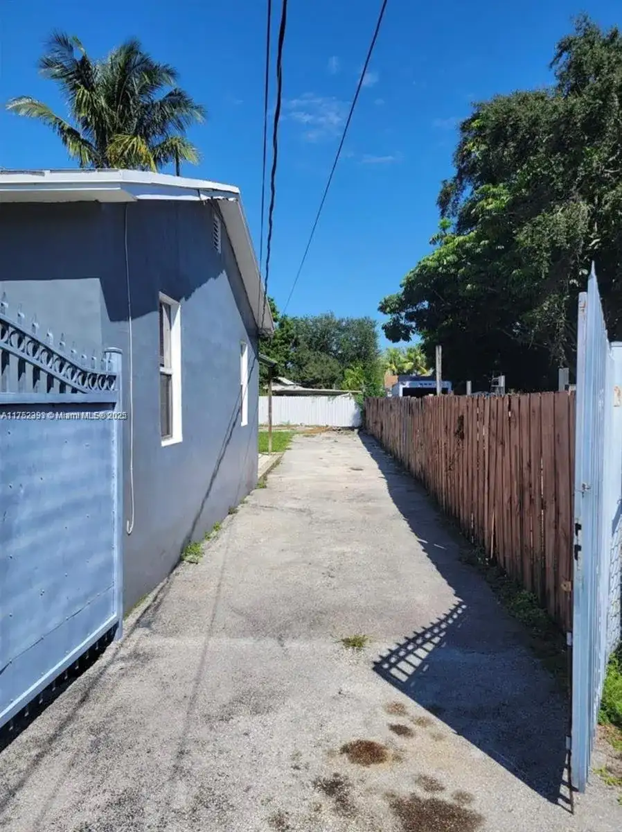 247 NW 97th St, Miami FL 33150 photo 5