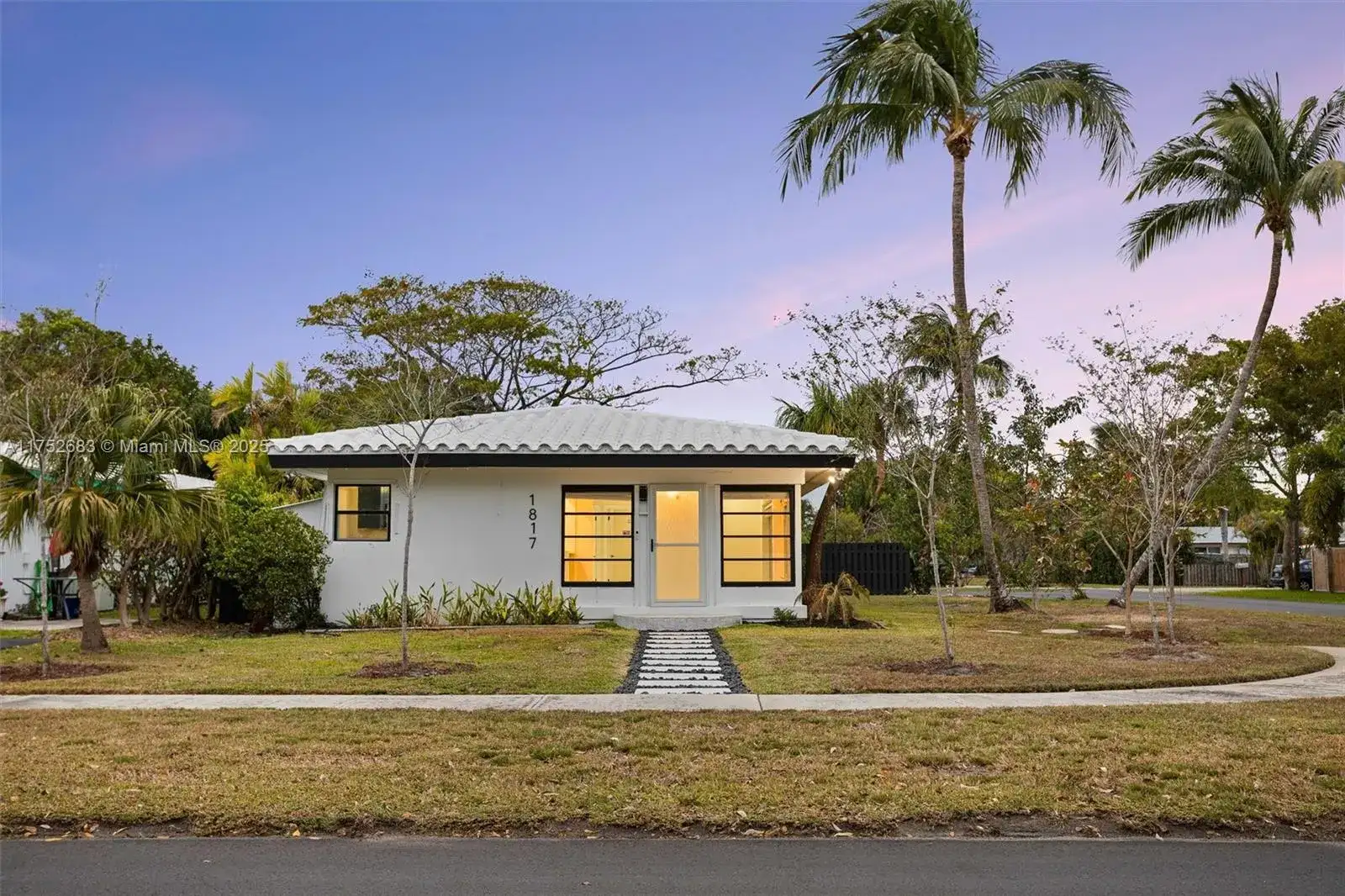 1817 NE 2nd St, Pompano Beach FL 33060 photo 2