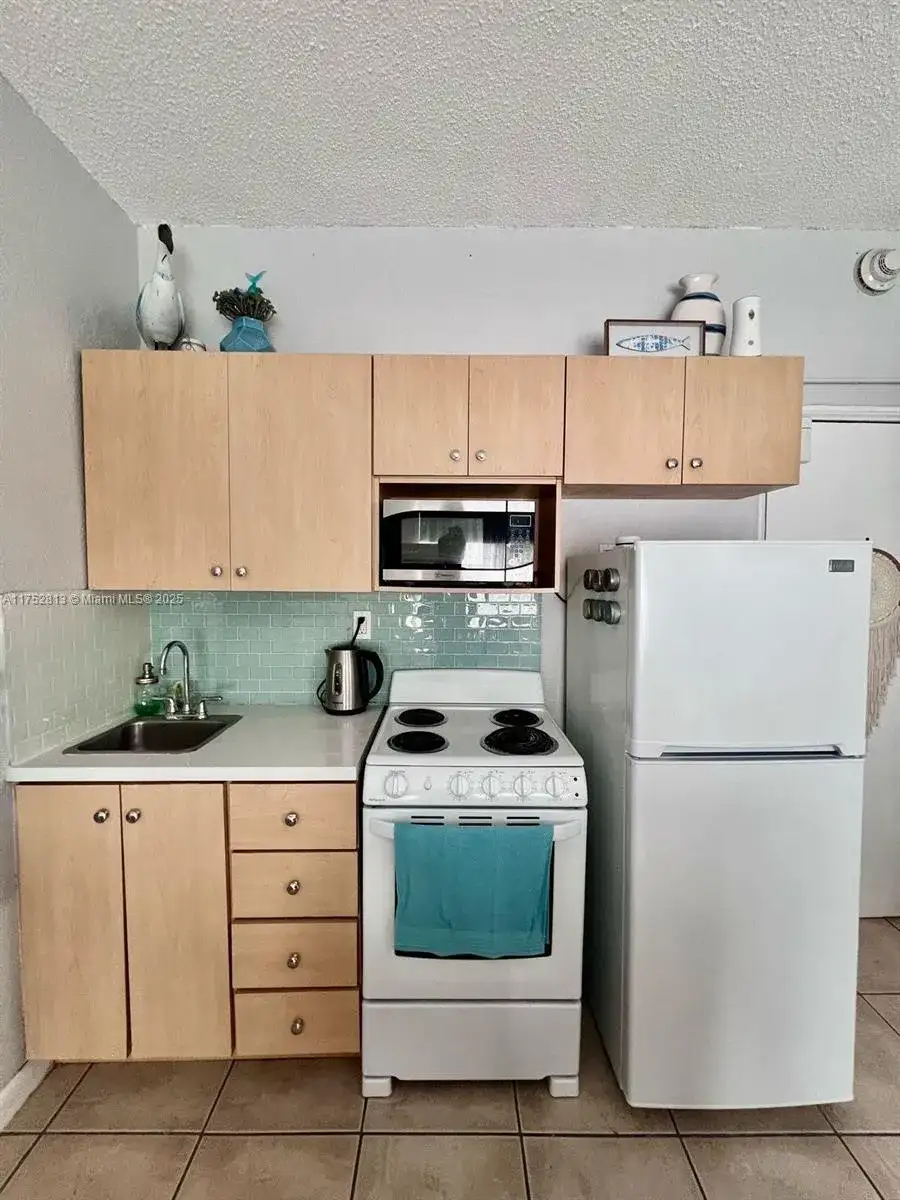 3700 Collins Ave # 202, Miami Beach FL 33140 photo 3