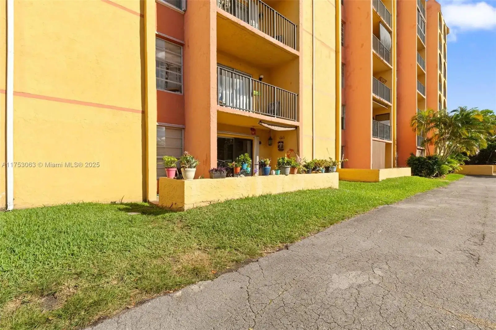 4801 NW 7th St # 16, Miami FL 33126 photo 2