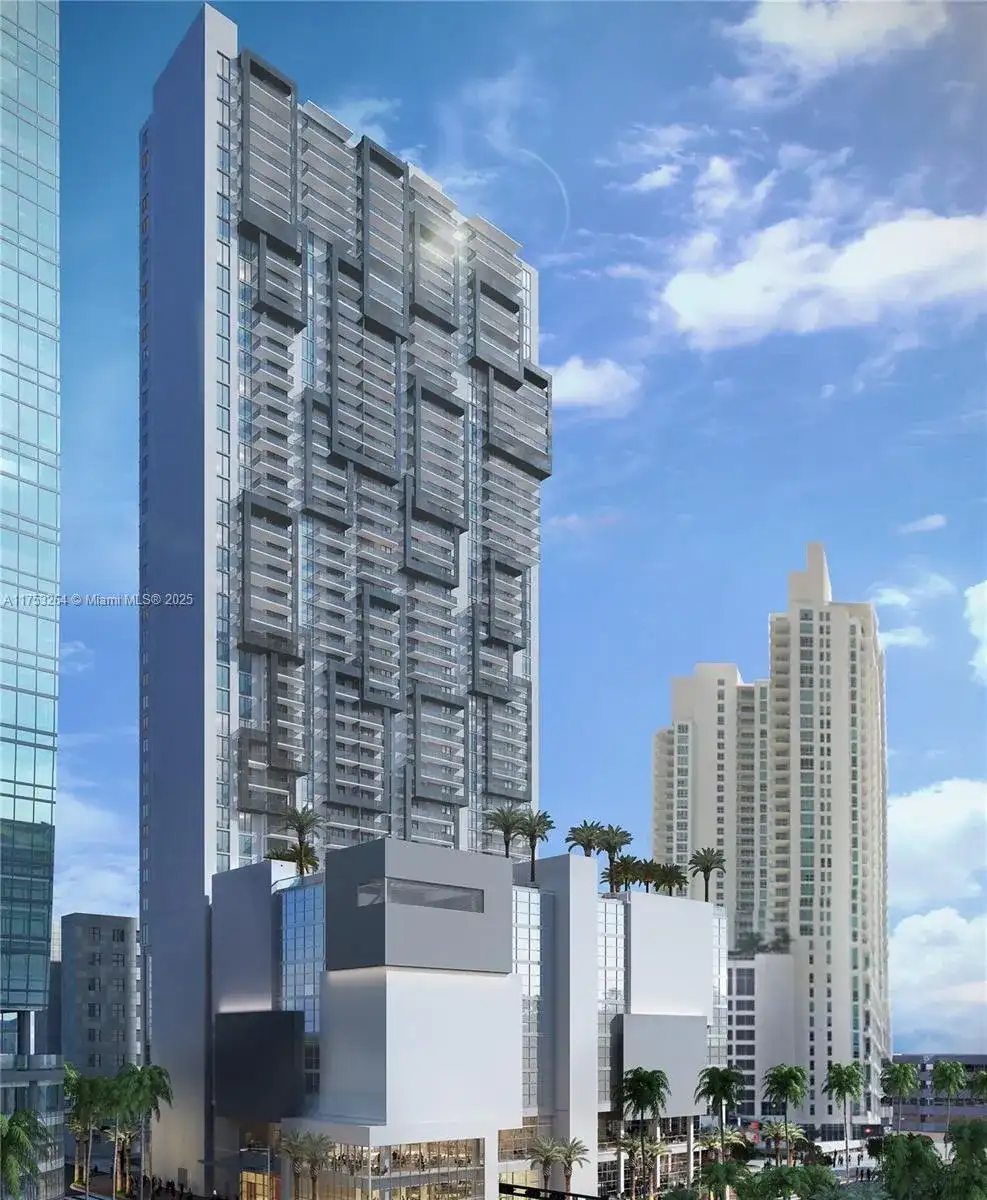 340 SE 3rd St, Miami FL 33131 photo 2