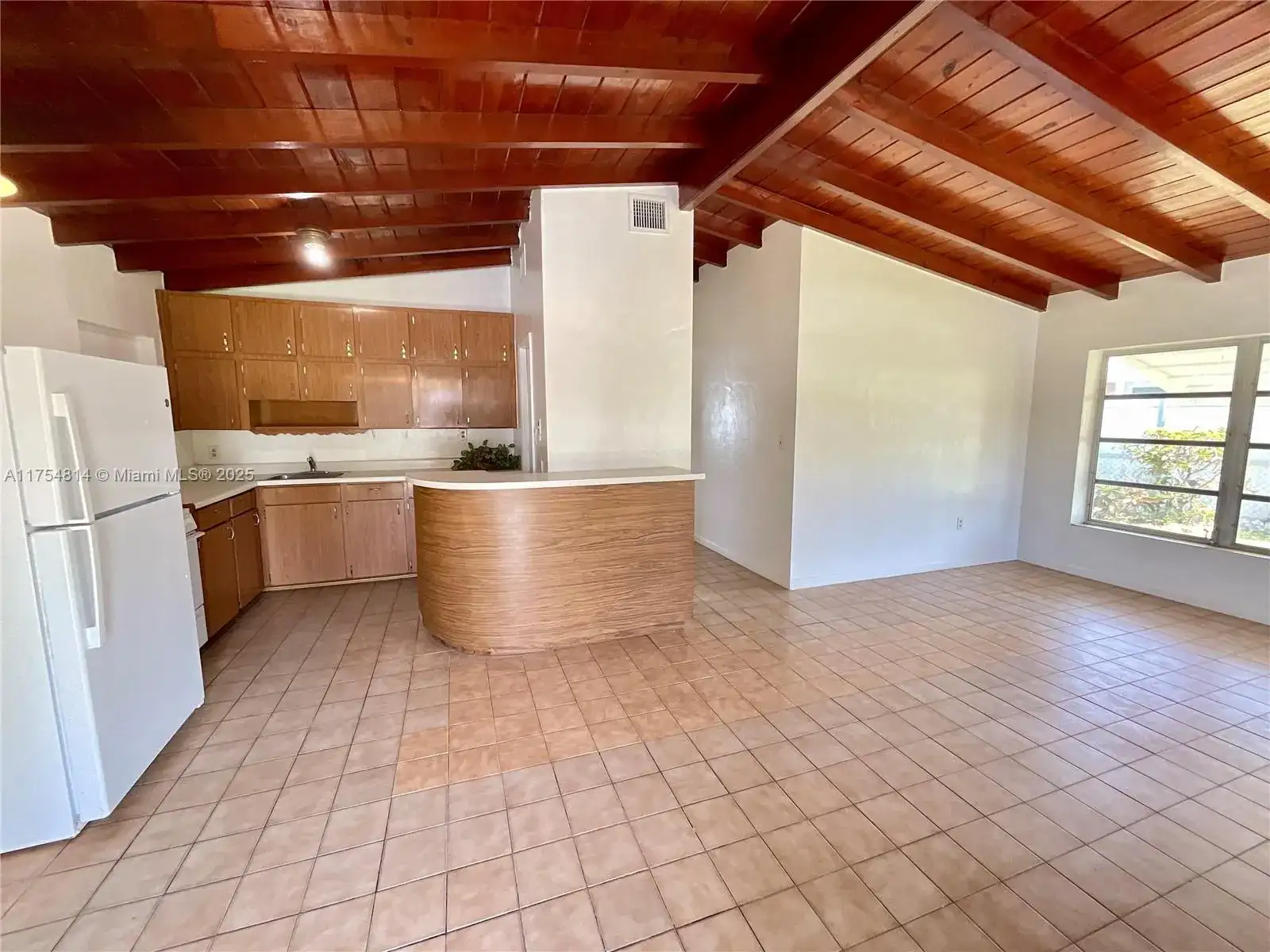 651 SE 1st Pl, Hialeah FL 33010 photo 4