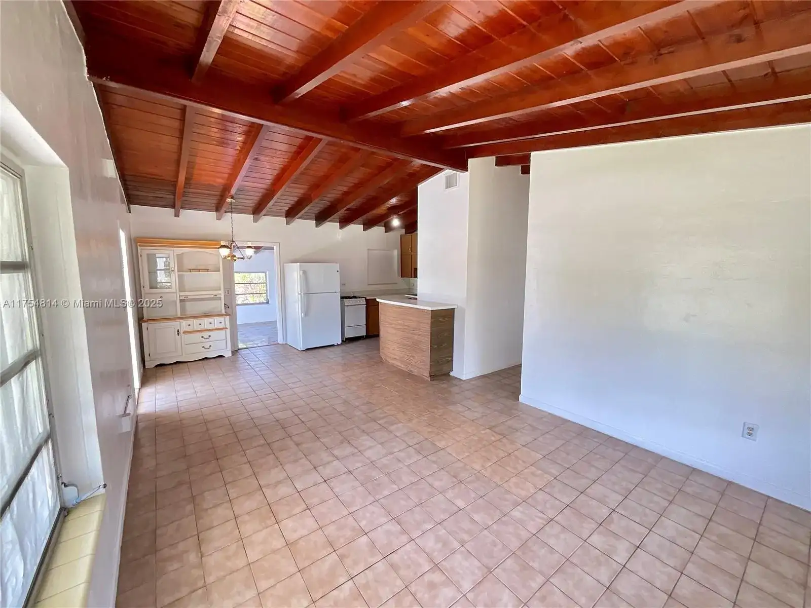 651 SE 1st Pl, Hialeah FL 33010 photo 5