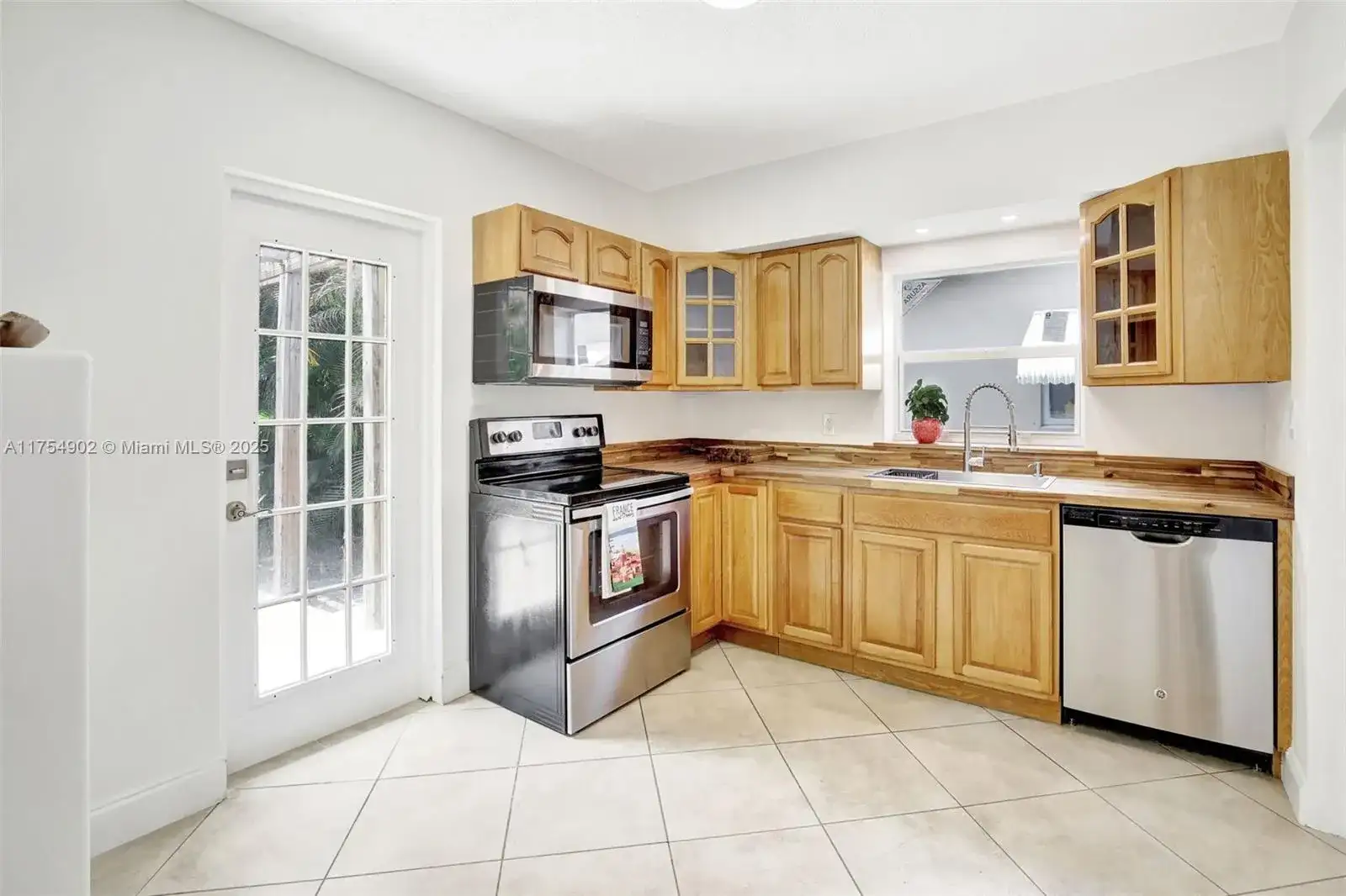 34 SE 14th St, Dania Beach FL 33004 photo 2