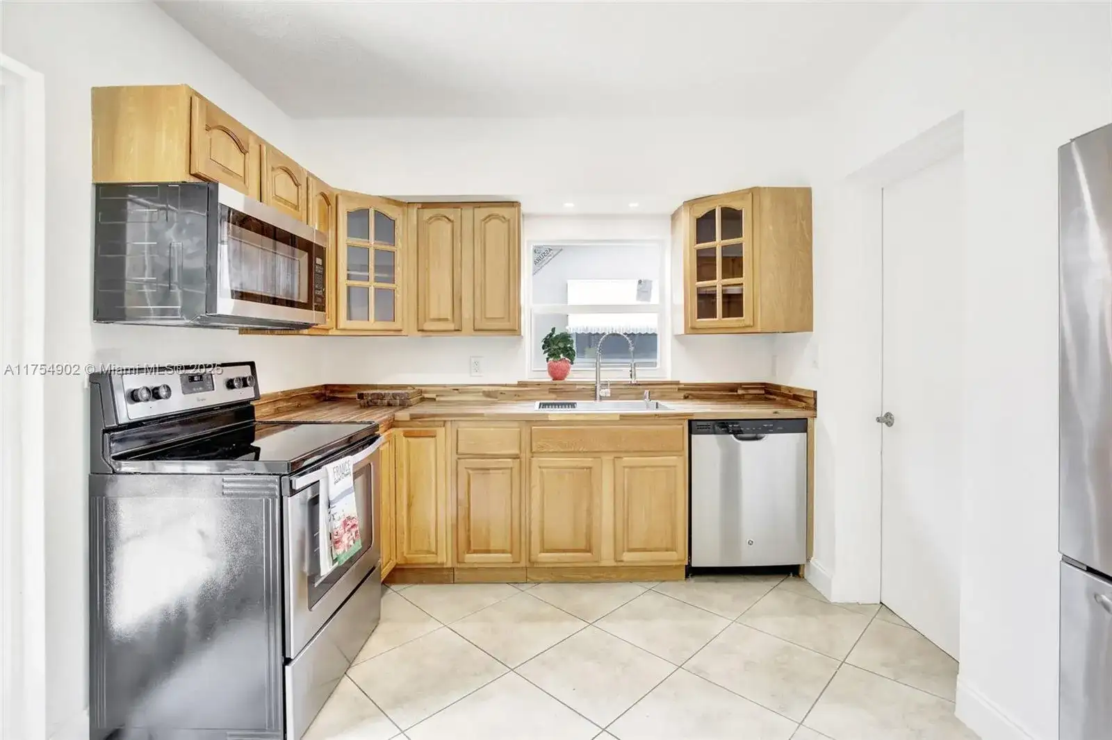 34 SE 14th St, Dania Beach FL 33004 photo 3