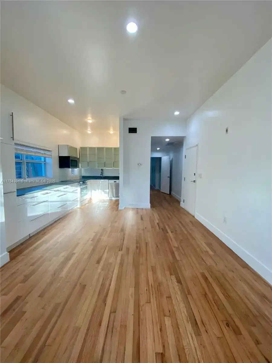 929 Michigan Ave # 5, Miami Beach FL 33139 photo 2