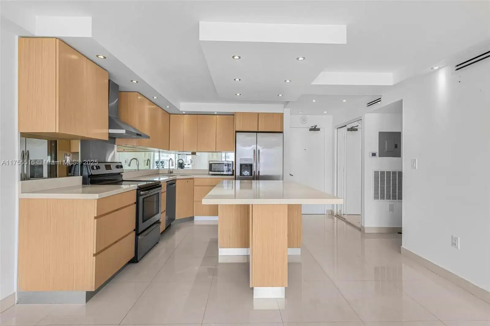 401 Ocean Dr # 1011, Miami Beach FL 33139 photo 4