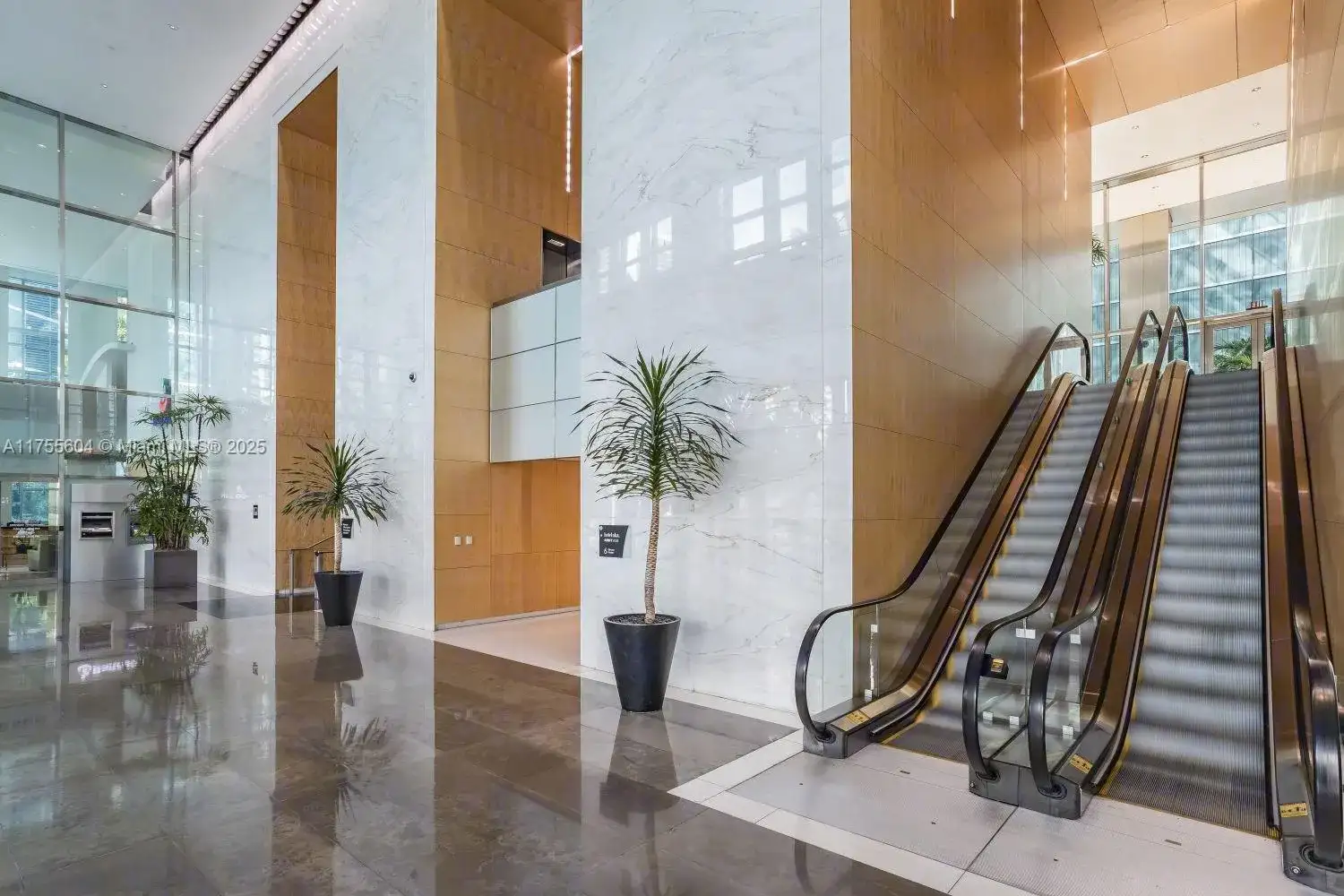 1395 Brickell Ave, Miami FL 33131 photo 4